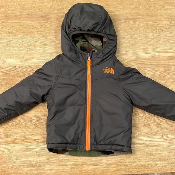 REVERSIBLE North Face Fleece/water Brand new camo